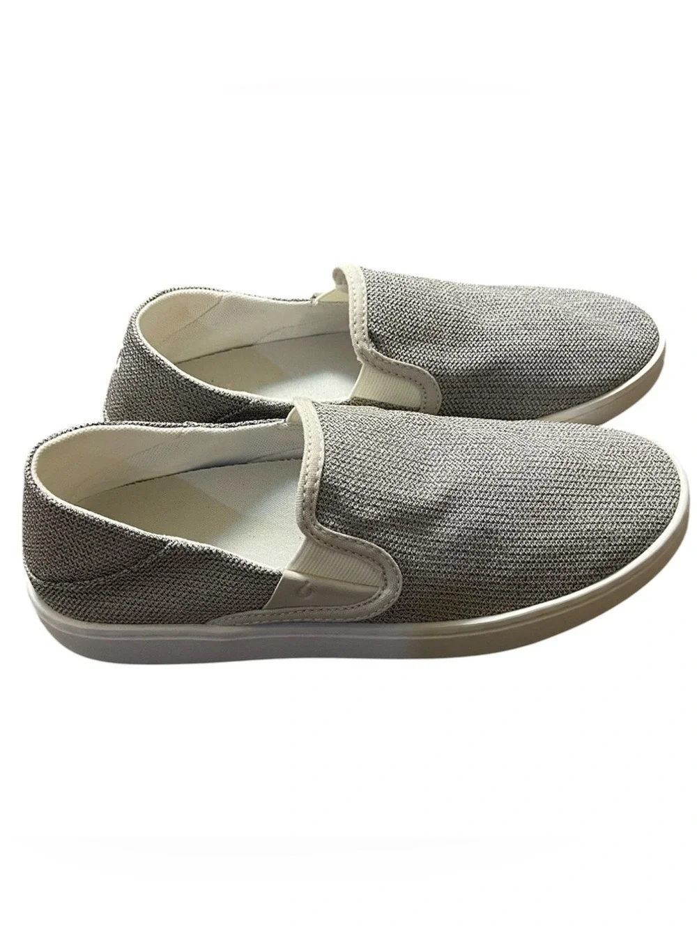 OluKai Slip-On Knit Loafers in Light Gray and Cream women 8 NWT